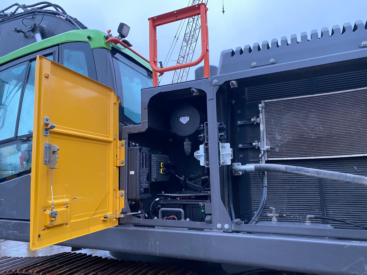 Crawler excavator Volvo EC300: picture 16