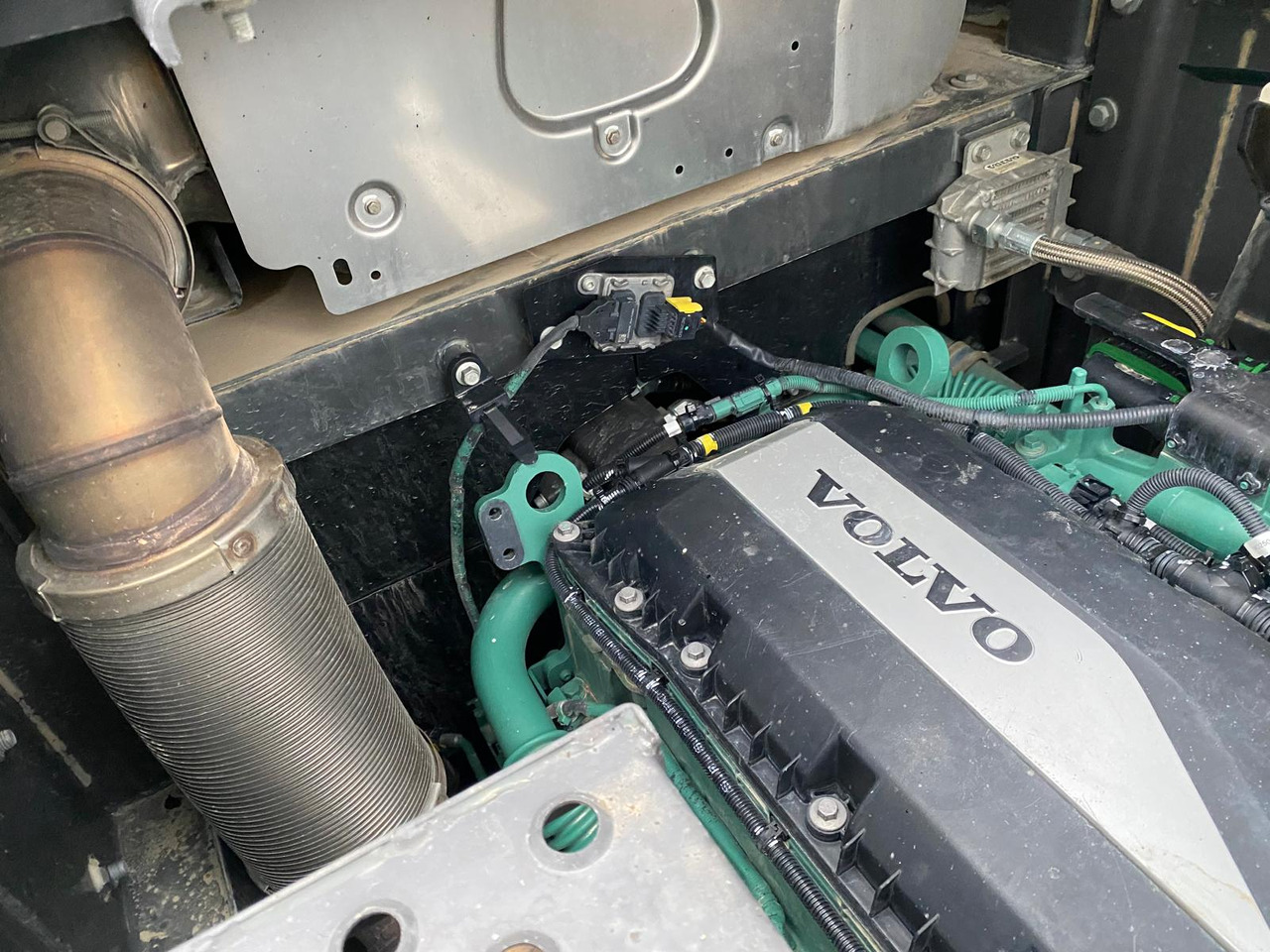 Crawler excavator Volvo EC300: picture 24