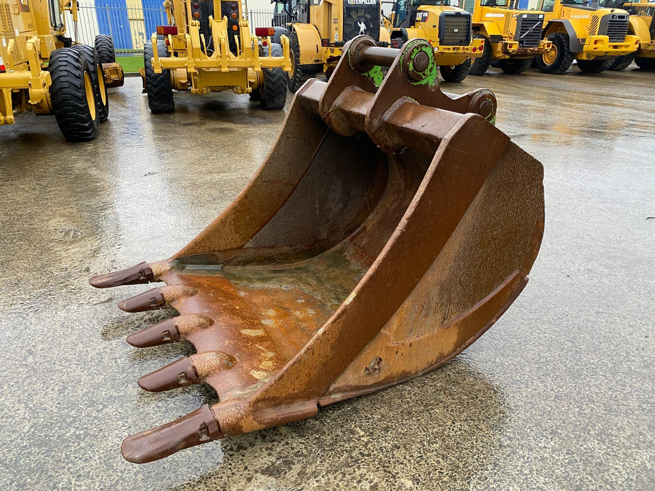 Crawler excavator Volvo EC300: picture 43