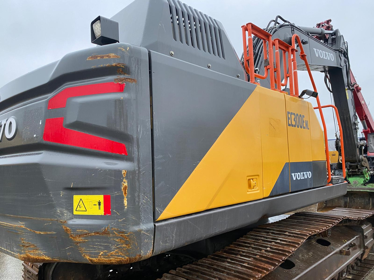 Crawler excavator Volvo EC300: picture 46