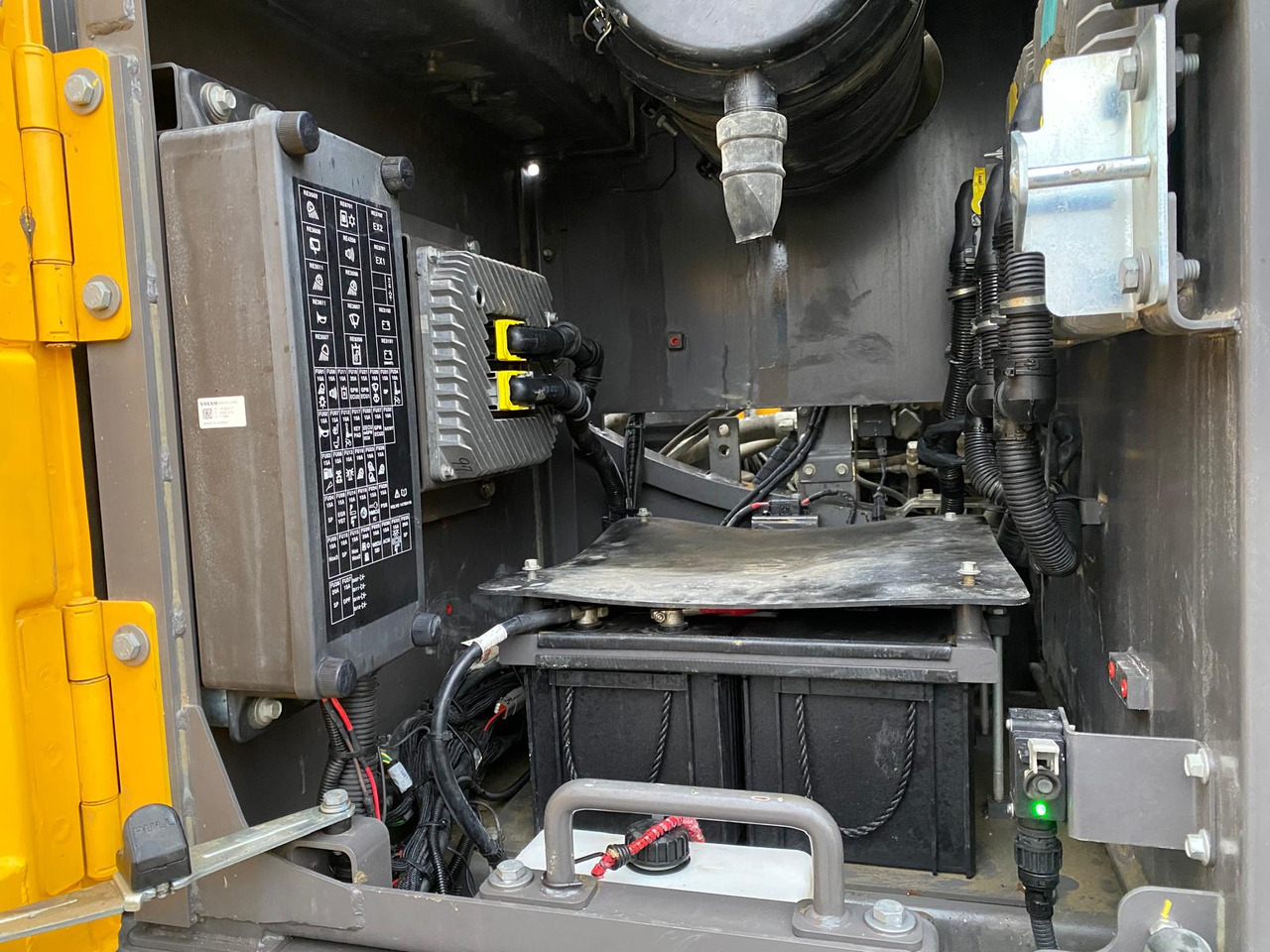 Crawler excavator Volvo EC300: picture 18