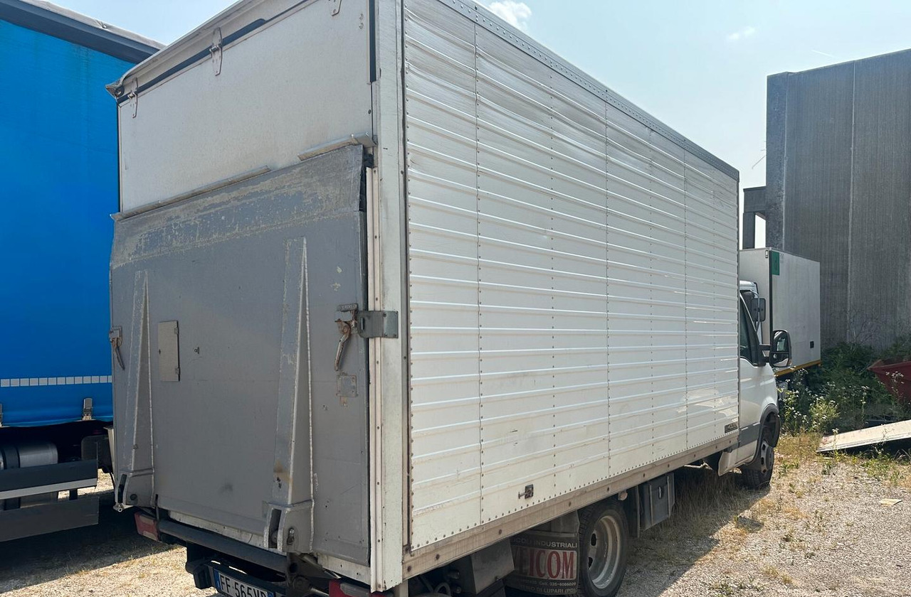 Iveco - Closed box van: picture 3 Iveco - Closed box van: picture 3