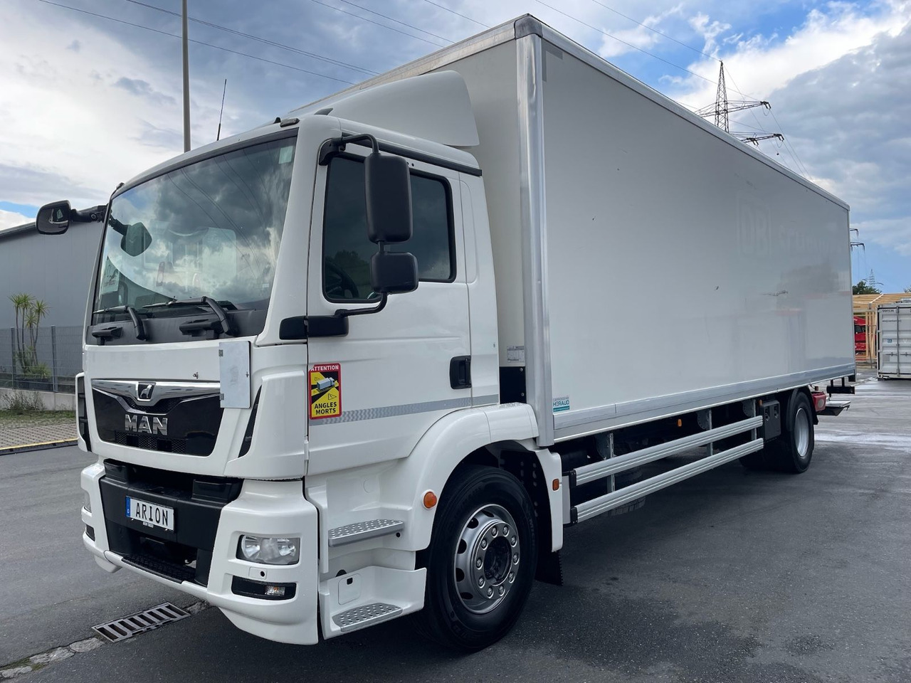 MAN TGM 18.290 4x2 BL Koffer/LBW/PALFINGER/8,2m/EU6 - Box truck: picture 2 MAN TGM 18.290 4x2 BL Koffer/LBW/PALFINGER/8,2m/EU6 - Box truck: picture 2