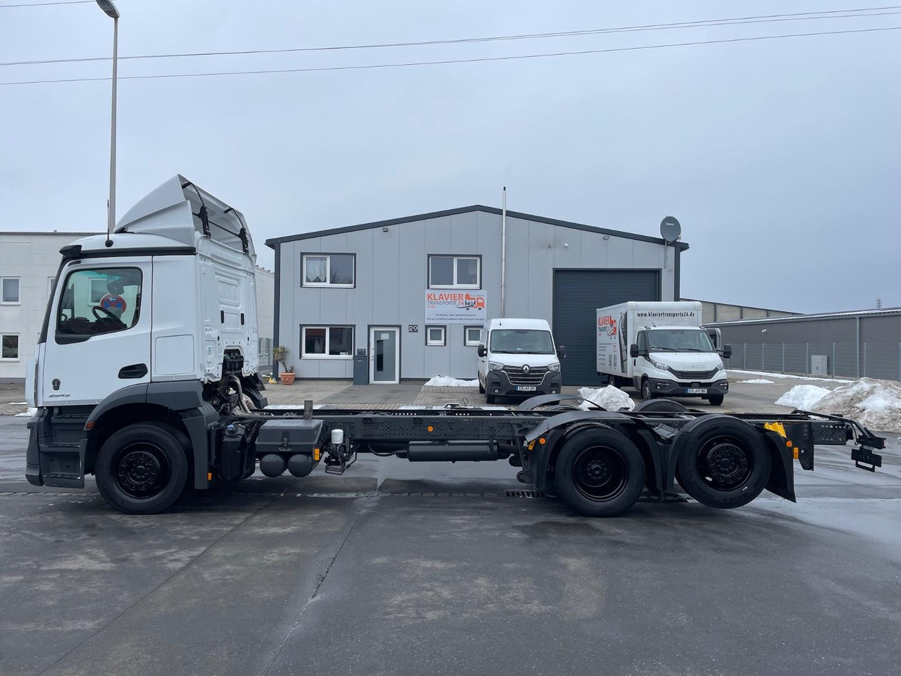 Mercedes-Benz Actros 2543 6x2 Chassis/MJ2021/Retarder/NLA/EU6d - Cab chassis truck: picture 4 Mercedes-Benz Actros 2543 6x2 Chassis/MJ2021/Retarder/NLA/EU6d - Cab chassis truck: picture 4