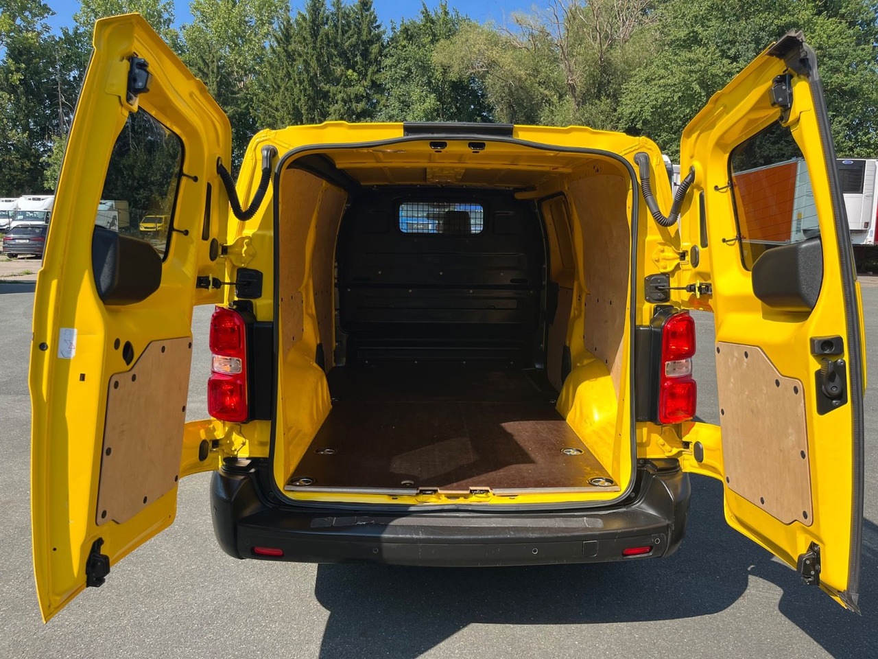 Peugeot Expert Box Pro L3 / 2.0 Blue HDI / More units - Small van: picture 5 Peugeot Expert Box Pro L3 / 2.0 Blue HDI / More units - Small van: picture 5