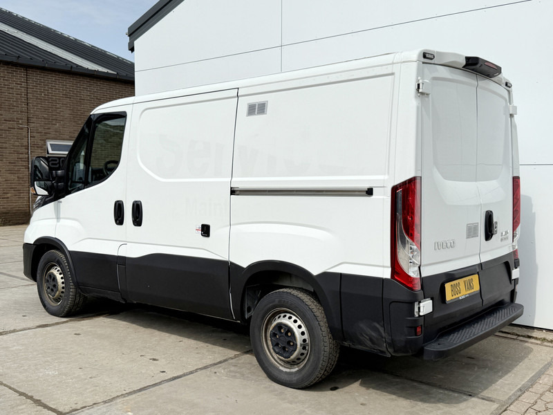 Iveco Daily 35S16 2.3 Automaat L1H1 Dubbele Schuif Airco Cruise Control Navigatie Camera LED - Panel van: picture 3 Iveco Daily 35S16 2.3 Automaat L1H1 Dubbele Schuif Airco Cruise Control Navigatie Camera LED - Panel van: picture 3