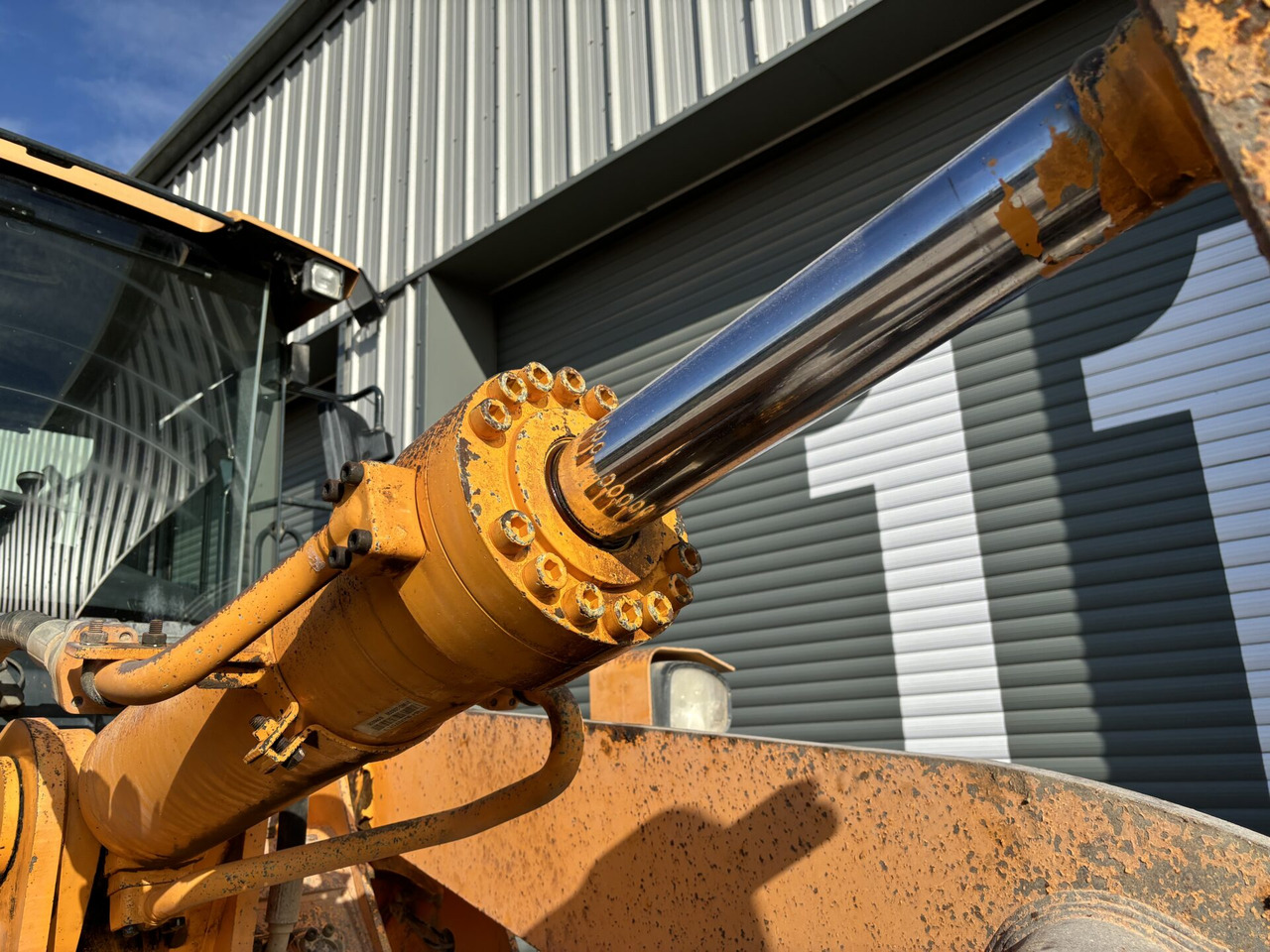Wheel loader Hyundai HL960: picture 12