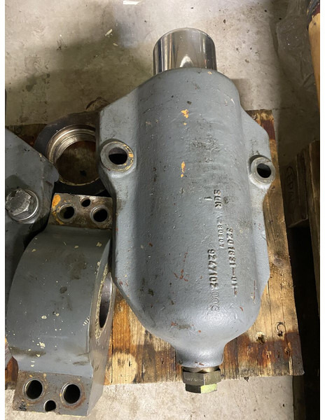 Liebherr A934C - Hydraulic cylinder: picture 1 Liebherr A934C - Hydraulic cylinder: picture 1