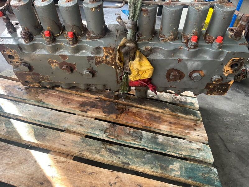 Liebherr R974B - Hydraulics: picture 5 Liebherr R974B - Hydraulics: picture 5