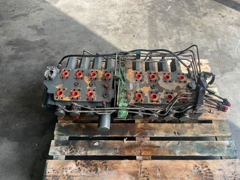 Liebherr R974B - Hydraulics: picture 2 Liebherr R974B - Hydraulics: picture 2