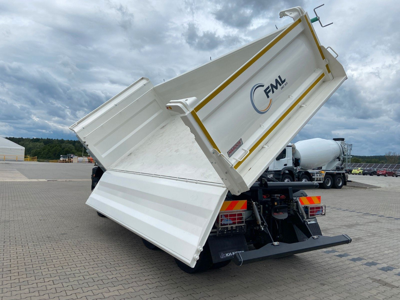Tipper MAN TGS 33.480 6X6 FML Dreiseitenkipper: picture 8
