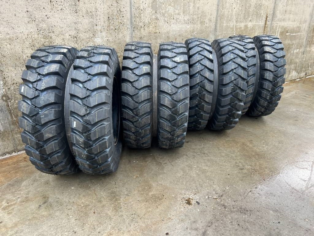 Kuhmo 1000 X 20 16PR tyres fitted on rim NEW  - Tire for Construction machinery: picture 3 Kuhmo 1000 X 20 16PR tyres fitted on rim NEW  - Tire for Construction machinery: picture 3