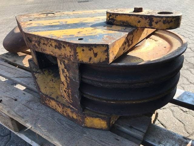 Liebherr 71t. Hook block 3-sheaves 23mm - Truck mounted crane for Construction machinery: picture 3 Liebherr 71t. Hook block 3-sheaves 23mm - Truck mounted crane for Construction machinery: picture 3