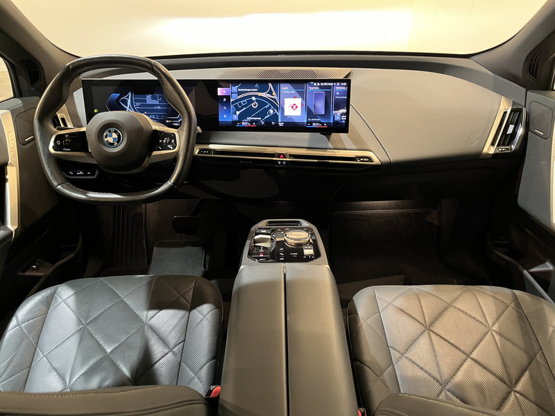 BMW iX xDrive40 High Executive 77 kWh / Luchtvering / Pano / Harman Kardon / Trekhaak / Sportpakket / 27.750 KM !! - SUV: picture 2 BMW iX xDrive40 High Executive 77 kWh / Luchtvering / Pano / Harman Kardon / Trekhaak / Sportpakket / 27.750 KM !! - SUV: picture 2