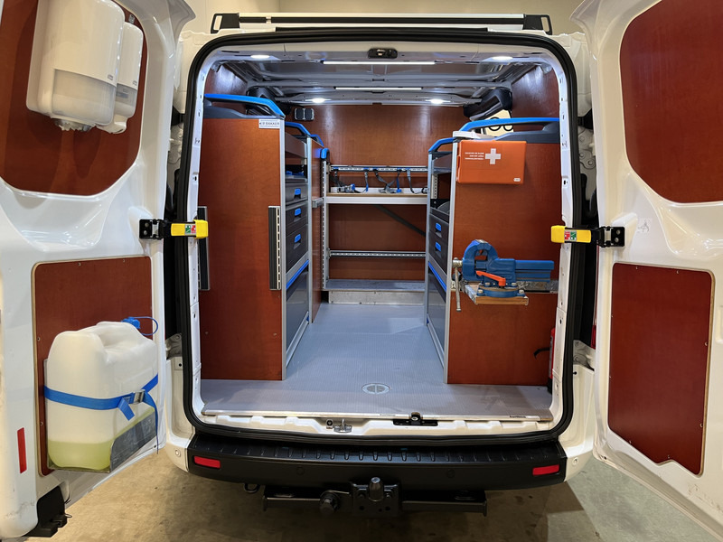 Ford Transit Custom 340 2.0 TDCI L1H1 Trend 130 PK Servicebus / Sortimo Inrichting / Euro 6 / Schuifdeur L + R / 220V. / Airco / Cruise Control / PDC / CarPlay / Trekhaak / Navigatie / 79.500 KM !! - Small van: picture 4 Ford Transit Custom 340 2.0 TDCI L1H1 Trend 130 PK Servicebus / Sortimo Inrichting / Euro 6 / Schuifdeur L + R / 220V. / Airco / Cruise Control / PDC / CarPlay / Trekhaak / Navigatie / 79.500 KM !! - Small van: picture 4