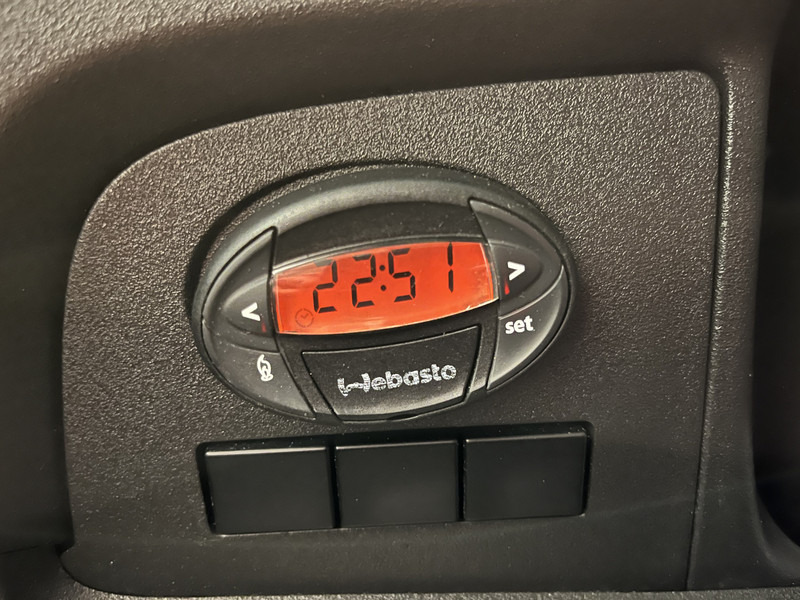 Open body delivery van Iveco 65C18 3.0 Automaat Open Laadbak / Mobiele Werkplaats / Bott Inrichting / Euro 6 / Airco / Cruise Control / Trekhaak / Camera / 3-Zits / 55.400 KM !! C-Rijbewijs !!: picture 16