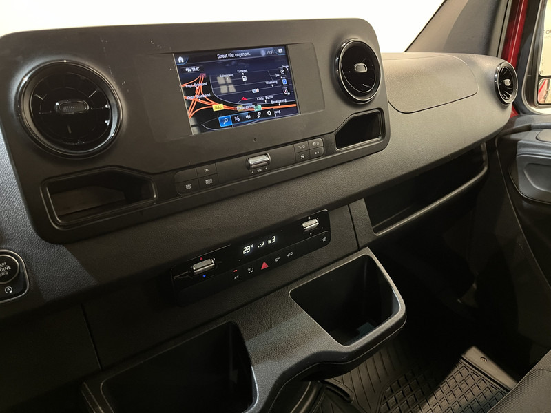 Mercedes-Benz Sprinter 317 CDI L2 RWD Automaat Open Laadbak / Euro 6 / Trekhaak 3500 KG / Airco / Cruise Control / CarPlay / Navigatie / 64.150 KM !! / BPM VRIJ !! - Open body delivery van: picture 5 Mercedes-Benz Sprinter 317 CDI L2 RWD Automaat Open Laadbak / Euro 6 / Trekhaak 3500 KG / Airco / Cruise Control / CarPlay / Navigatie / 64.150 KM !! / BPM VRIJ !! - Open body delivery van: picture 5