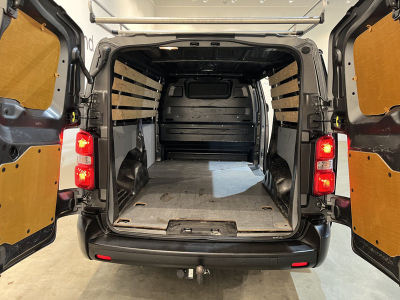 Peugeot Expert 2.0 BlueHDI Long Premium 180 PK Automaat / Euro 6 / Airco / Cruise Control / Navigatie / CarPlay / Trekhaak / PDC / Imperiaal / 3-Zits 90.000 KM !! - Small van: picture 5 Peugeot Expert 2.0 BlueHDI Long Premium 180 PK Automaat / Euro 6 / Airco / Cruise Control / Navigatie / CarPlay / Trekhaak / PDC / Imperiaal / 3-Zits 90.000 KM !! - Small van: picture 5