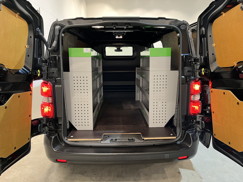 Peugeot e-Expert L2 Premium 75 kWh Servicebus / Van den Born Inrichting / 100% Elektrisch / Airco / Camera / Cruise Control / Navigatie / CarPlay / 12.400 KM !! - Small van, Electric van: picture 4 Peugeot e-Expert L2 Premium 75 kWh Servicebus / Van den Born Inrichting / 100% Elektrisch / Airco / Camera / Cruise Control / Navigatie / CarPlay / 12.400 KM !! - Small van, Electric van: picture 4