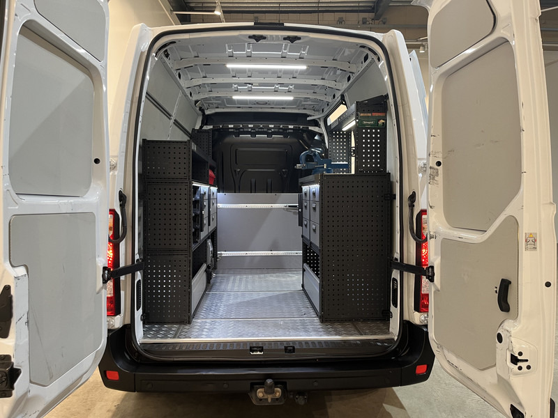Renault Master 2.3 dCi L1H2 130 PK Servicebus / Modul-System Inrichting / Euro 6 / Airco / Cruise Control / Camera / Navigatie / Trekhaak / 73.900 KM !! - Panel van: picture 4 Renault Master 2.3 dCi L1H2 130 PK Servicebus / Modul-System Inrichting / Euro 6 / Airco / Cruise Control / Camera / Navigatie / Trekhaak / 73.900 KM !! - Panel van: picture 4