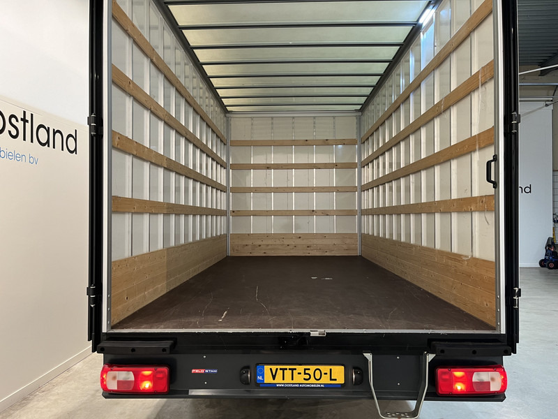 Volkswagen Crafter 35 2.0 TDI 140 pk Bakwagen 2.41 Mtr. H / Meubelbak / Euro 6 / Airco / Cruise Control / CarPlay / 23.400 KM !! - Closed box van: picture 5 Volkswagen Crafter 35 2.0 TDI 140 pk Bakwagen 2.41 Mtr. H / Meubelbak / Euro 6 / Airco / Cruise Control / CarPlay / 23.400 KM !! - Closed box van: picture 5