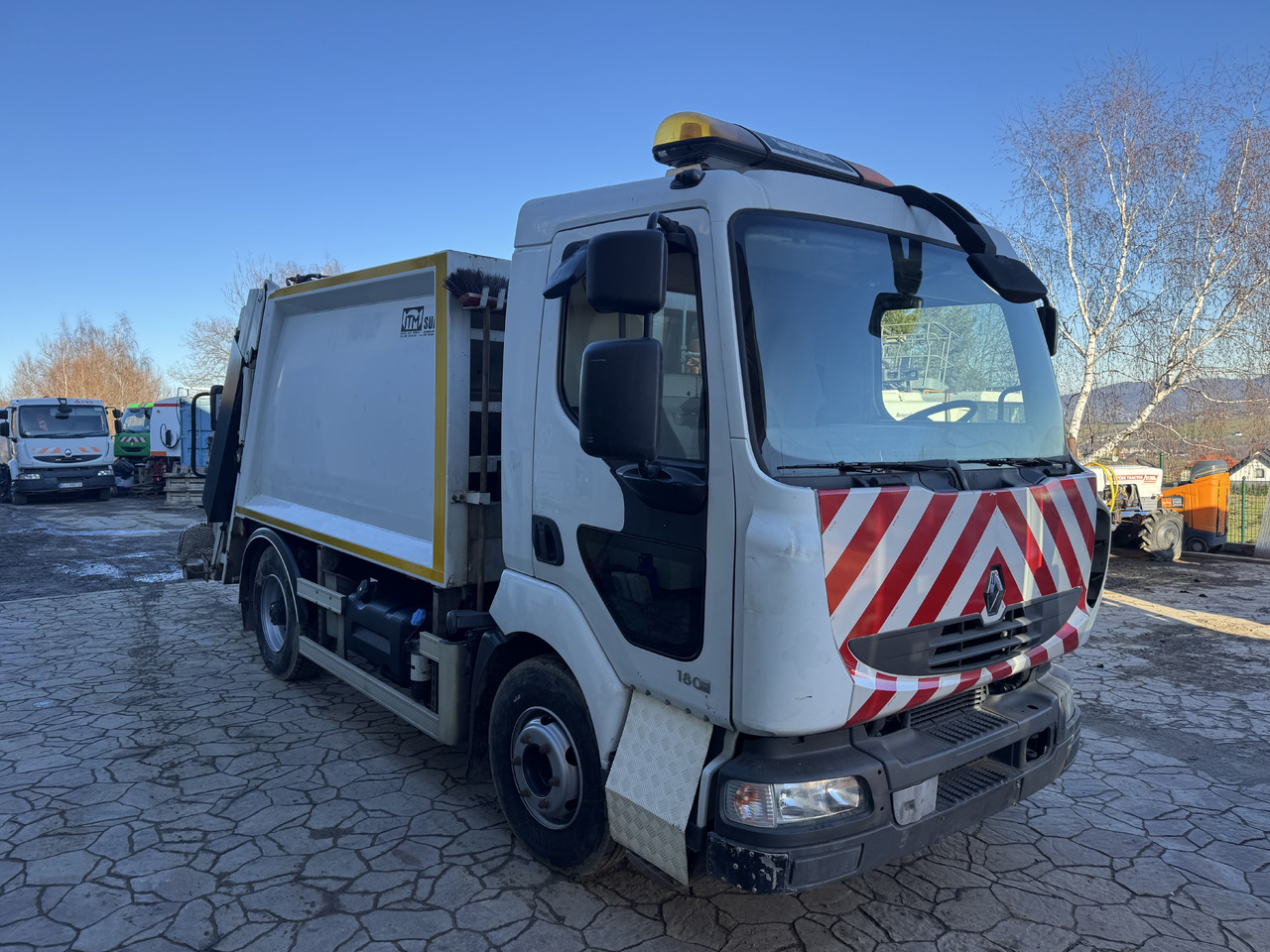 Renault Midlum 180 DXi - Garbage truck: picture 3 Renault Midlum 180 DXi - Garbage truck: picture 3