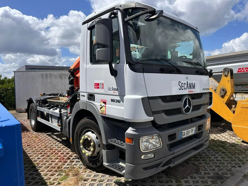 Mercedes-Benz Actros 1836 - Hook lift truck, Crane truck: picture 1 Mercedes-Benz Actros 1836 - Hook lift truck, Crane truck: picture 1