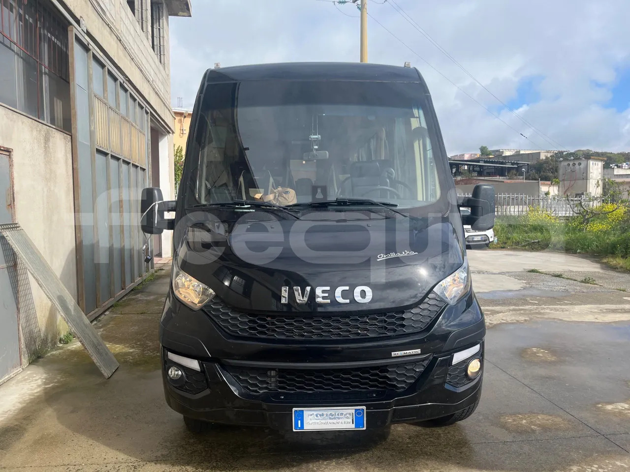 Iveco Daily - Coach: picture 2 Iveco Daily - Coach: picture 2