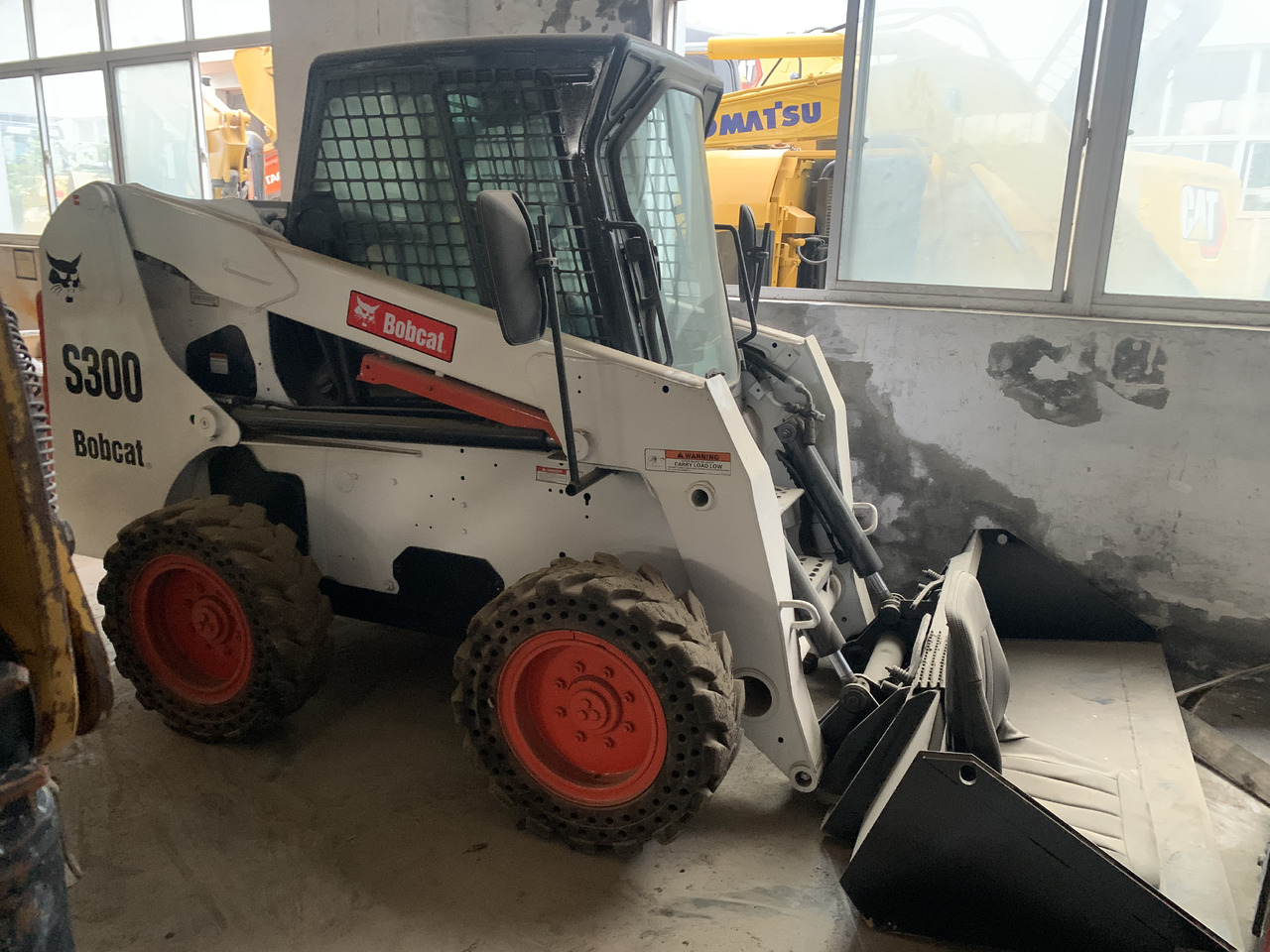 Skid steer loader BOBCAT S300: picture 7