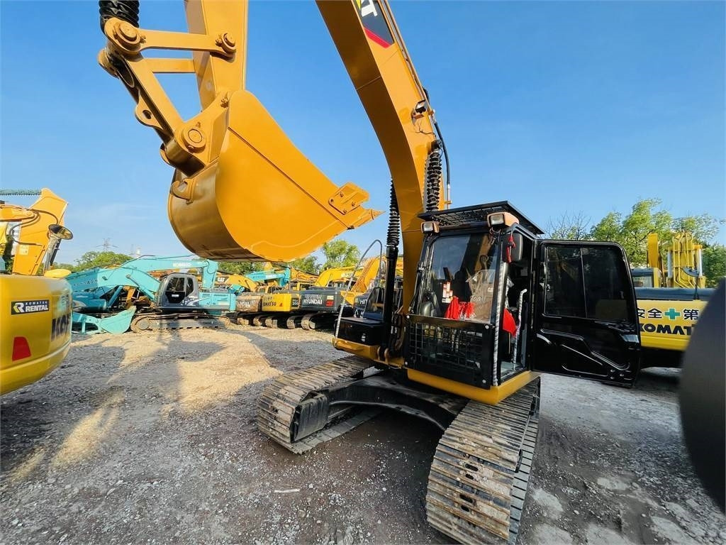 CAT 320D2L  - Crawler excavator: picture 2 CAT 320D2L  - Crawler excavator: picture 2