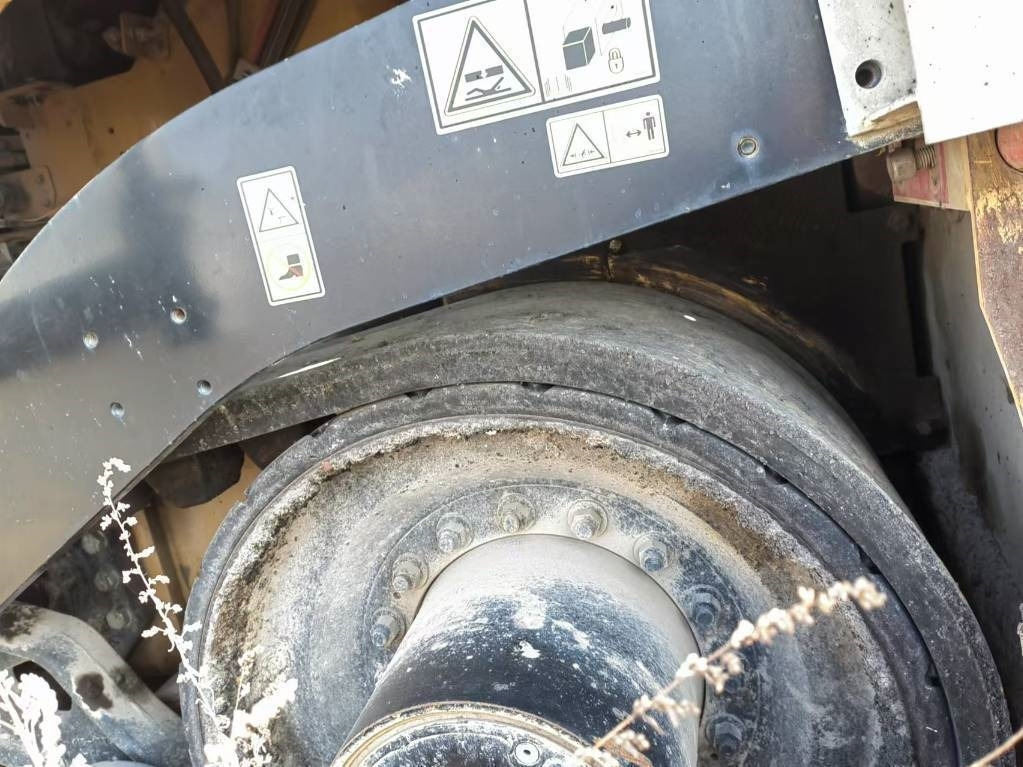 CAT AP655F - Asphalt paver: picture 3 CAT AP655F - Asphalt paver: picture 3