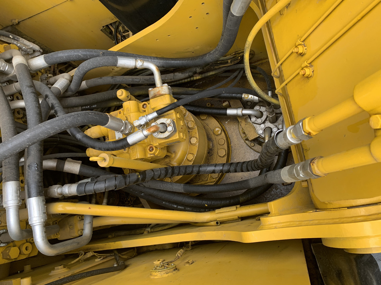 CATERPILLAR 323D2L - Excavator: picture 3 CATERPILLAR 323D2L - Excavator: picture 3