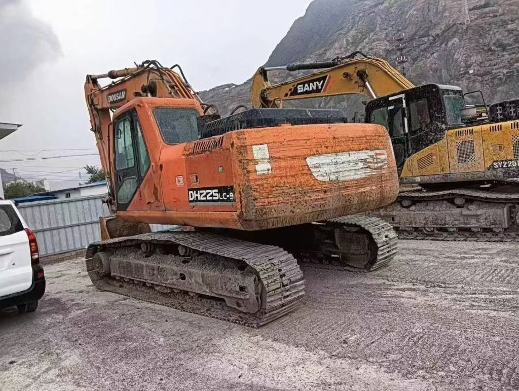 Doosan DX 225 - Crawler excavator: picture 1 Doosan DX 225 - Crawler excavator: picture 1