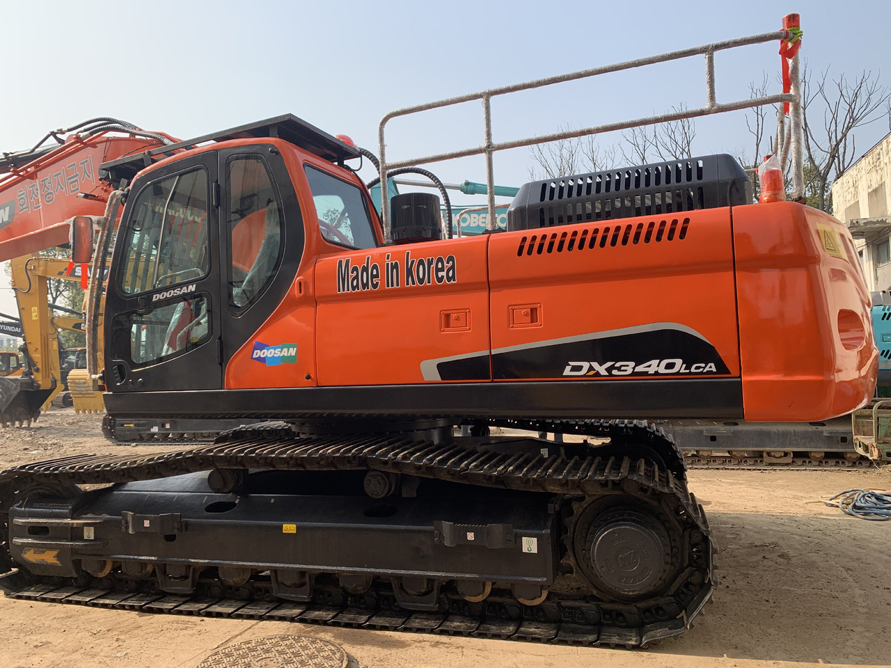 Doosan DX340LC - Excavator: picture 1 Doosan DX340LC - Excavator: picture 1