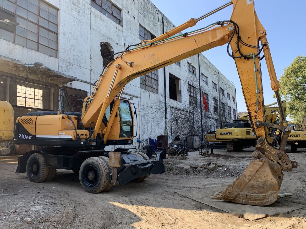 Hyundai R210W-9 - Crawler excavator: picture 1 Hyundai R210W-9 - Crawler excavator: picture 1