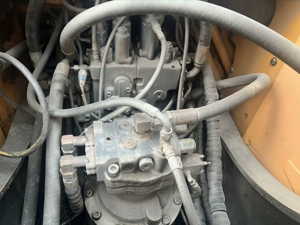 Crawler excavator Hyundai R220-9S: picture 13