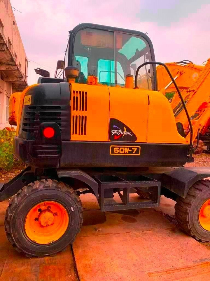 Hyundai Robex 60 W-7 - Wheel excavator: picture 3 Hyundai Robex 60 W-7 - Wheel excavator: picture 3