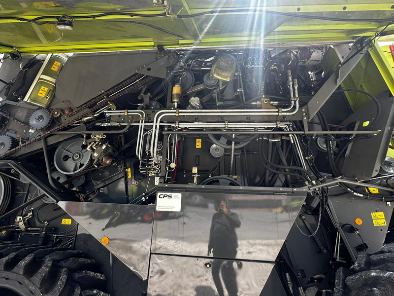 Combine harvester for transportation of food Claas Lexion 770 TT: picture 8