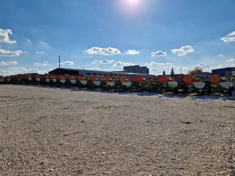 Claas Lexion - Combine header: picture 1 Claas Lexion - Combine header: picture 1