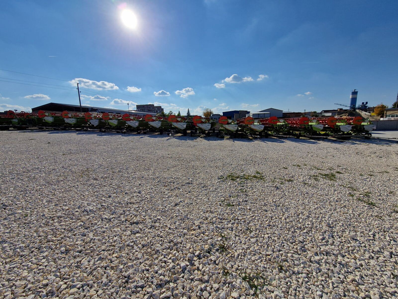 Claas Lexion - Combine header: picture 3 Claas Lexion - Combine header: picture 3