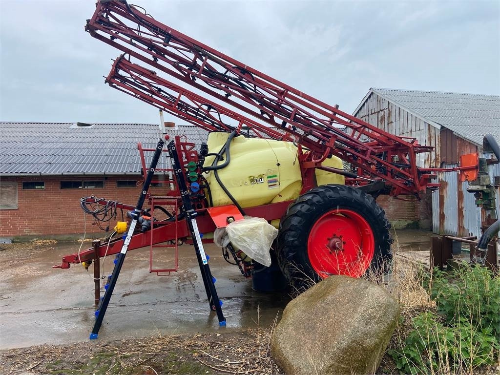 Hardi COMANDER 2800 L 24 M - Trailed sprayer: picture 1 Hardi COMANDER 2800 L 24 M - Trailed sprayer: picture 1