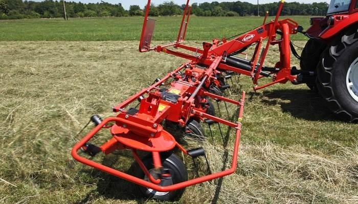 Kuhn GF5203 - Tedder/ Rake: picture 1 Kuhn GF5203 - Tedder/ Rake: picture 1
