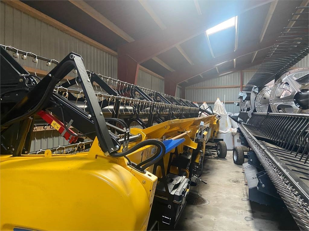 New Holland CR9.90 ST.V EU AMEA - Combine harvester: picture 4 New Holland CR9.90 ST.V EU AMEA - Combine harvester: picture 4