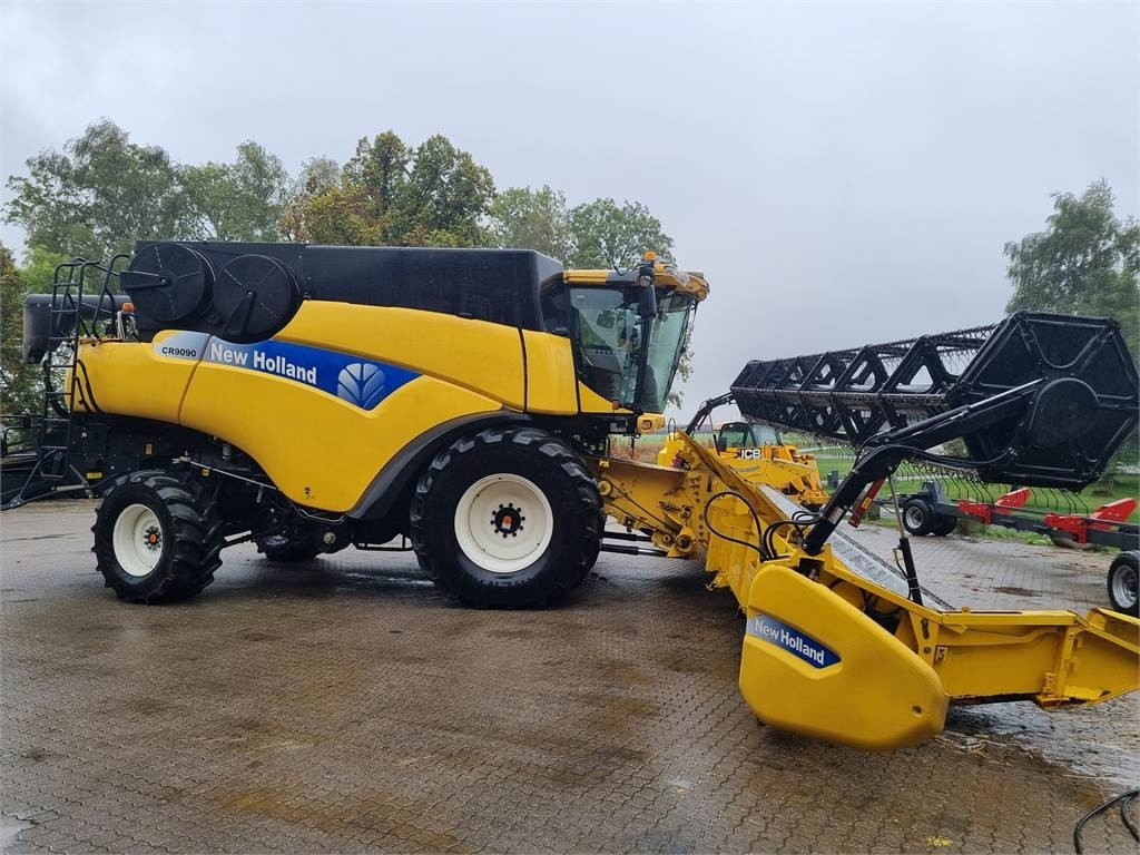 New Holland CR9090 SLH - Combine harvester: picture 4 New Holland CR9090 SLH - Combine harvester: picture 4