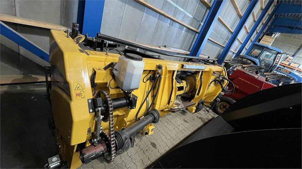 Forage harvester New Holland FR650 T4B: picture 14