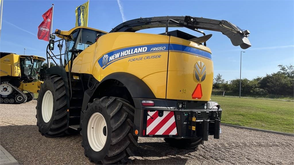 New Holland FR650 T4B - Forage harvester: picture 4 New Holland FR650 T4B - Forage harvester: picture 4