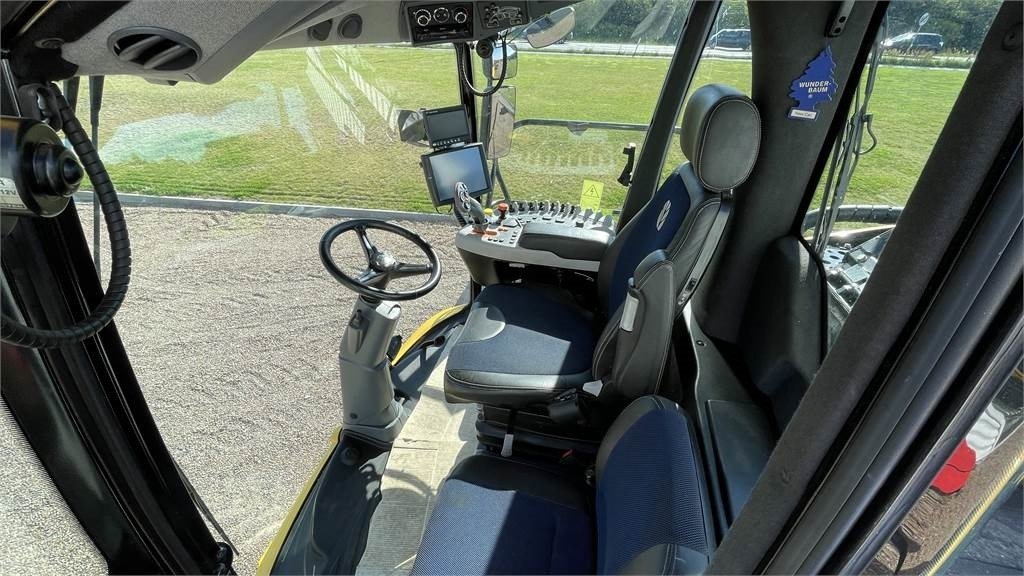 Forage harvester New Holland FR650 T4B: picture 12