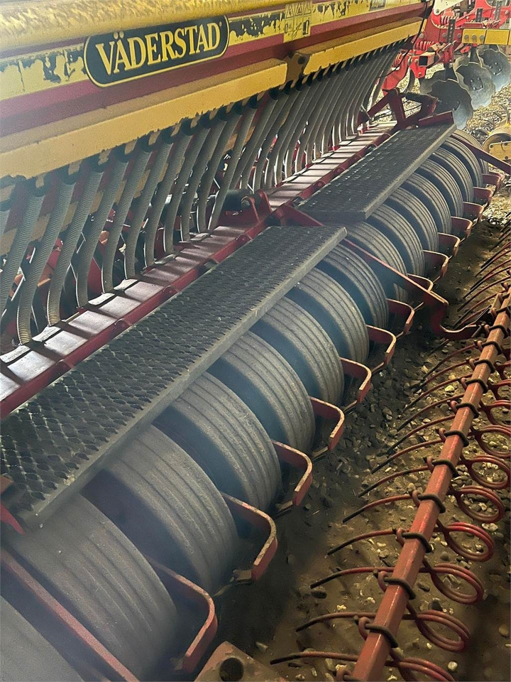 Vaderstad RAPID 400S - Combine seed drill: picture 2 Vaderstad RAPID 400S - Combine seed drill: picture 2