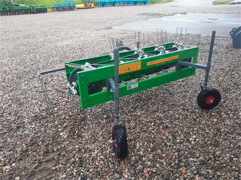 - - - HØ VENDER - Attachment for Municipal tractor: picture 4 - - - HØ VENDER - Attachment for Municipal tractor: picture 4