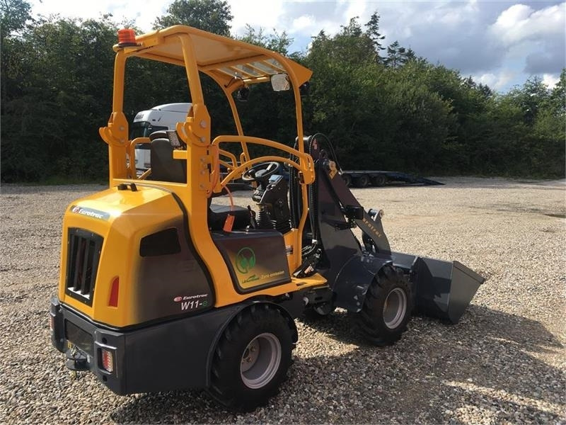 Eurotrac E11-El lang arm - Compact loader: picture 5 Eurotrac E11-El lang arm - Compact loader: picture 5